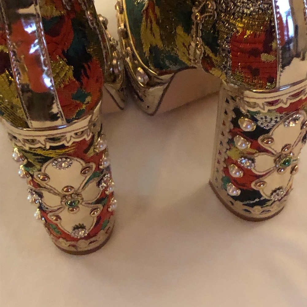 Azalea Wang Platform Boots Red Green Gold Tapestry Embellished Size 8.5 STUNNING - Picture 4 of 16